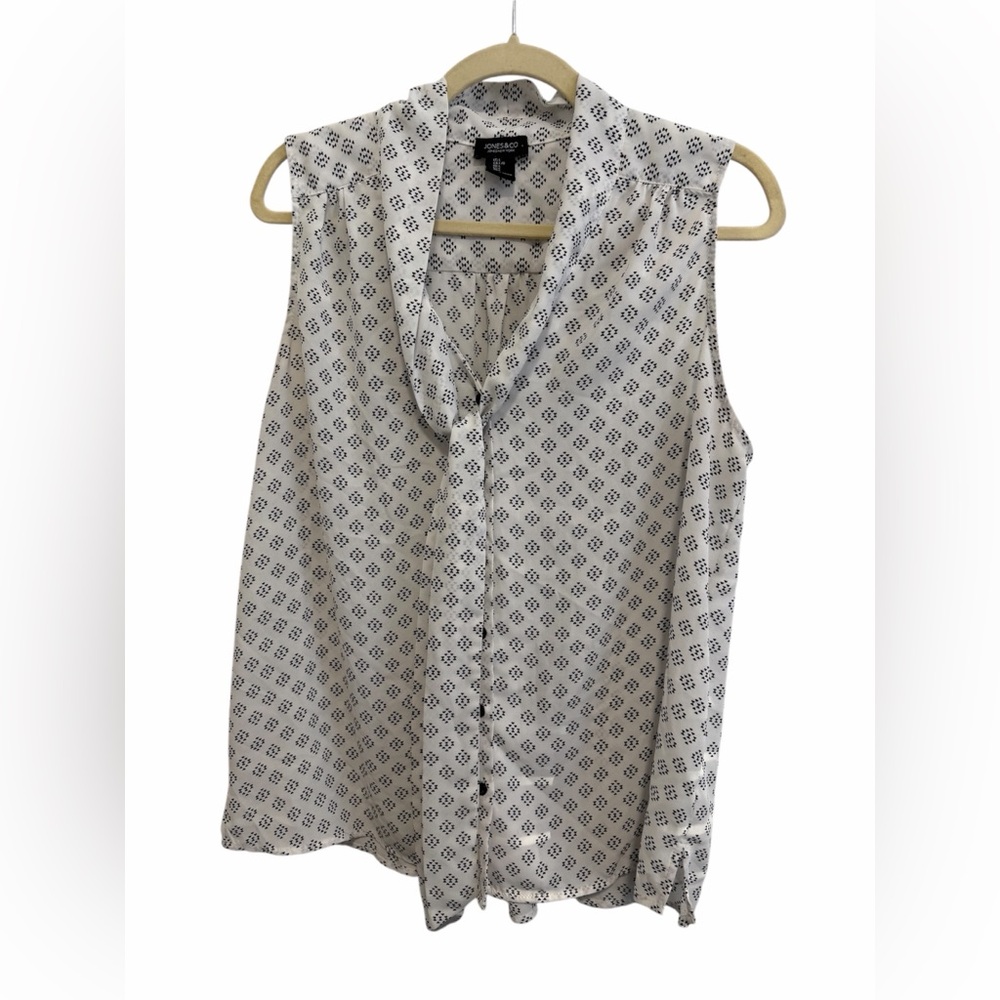 Jones New York Black and White Sleeveless Blouse